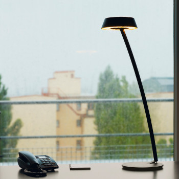 Oligo Glance Lampe de table courbée exemple d'application