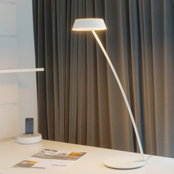 Oligo Glance Lampe de table courbée exemple d'application