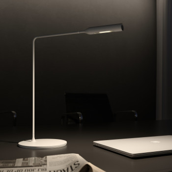 Lumina Flo Desk application example